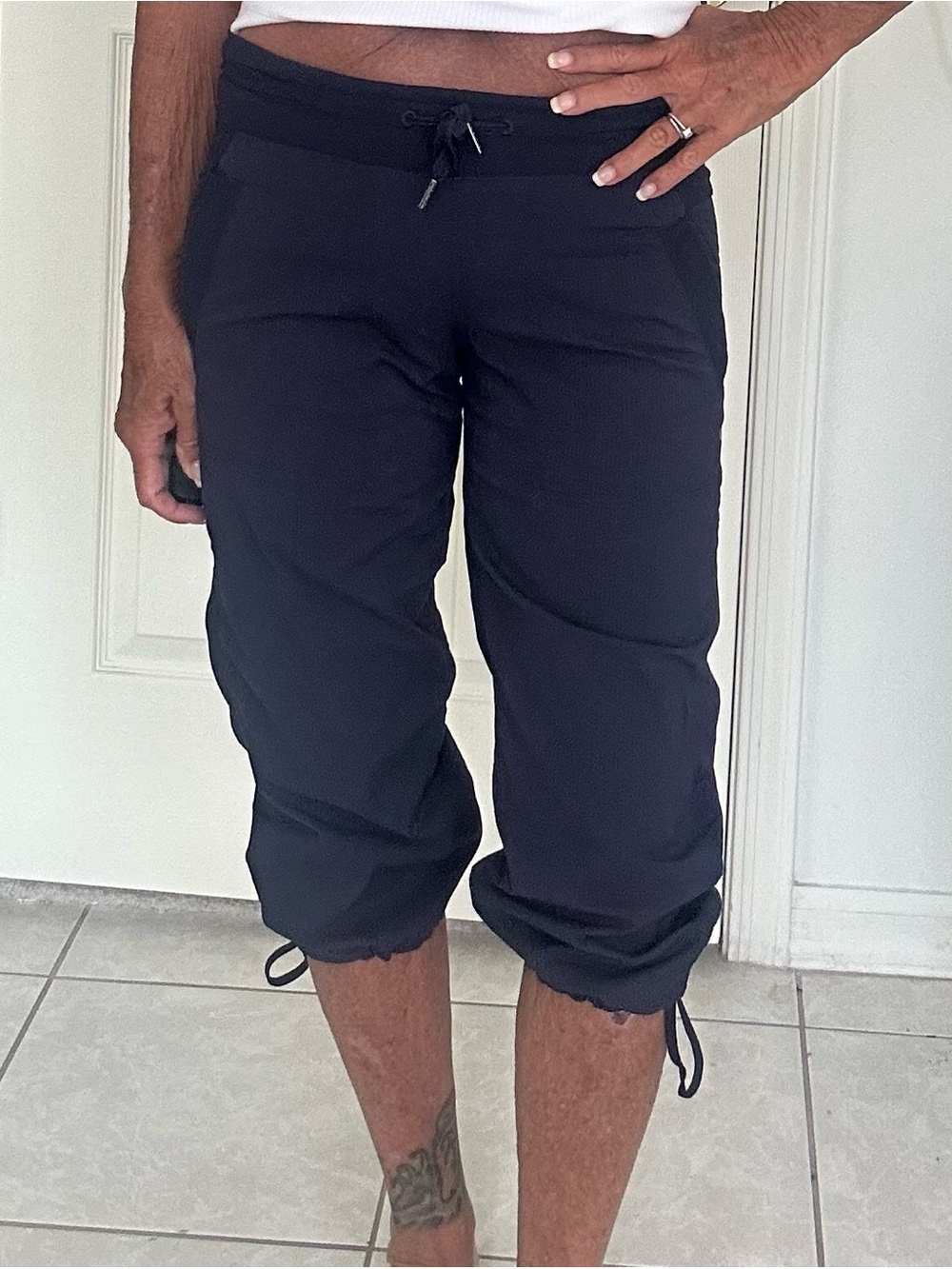 Lululemon Cadet Navy Blue Dance Studio Drawstring Capri Pants EXC Unlined 4